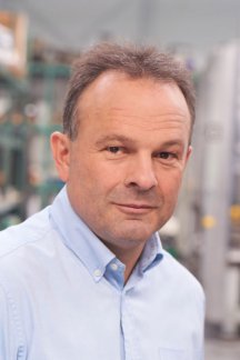 Jürgen Escher Portrait in der Produktionshalle